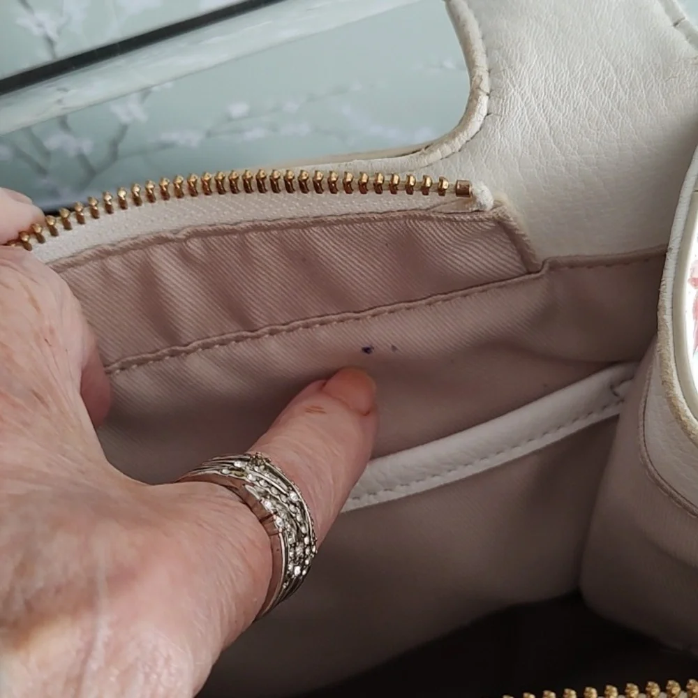 Lauren Conrad Flowered Crossbody - Picture 7 of 8